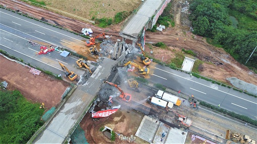 7.22+成渝公司成樂擴容建設項目眉山段順利拆除11座車行天橋.jpg