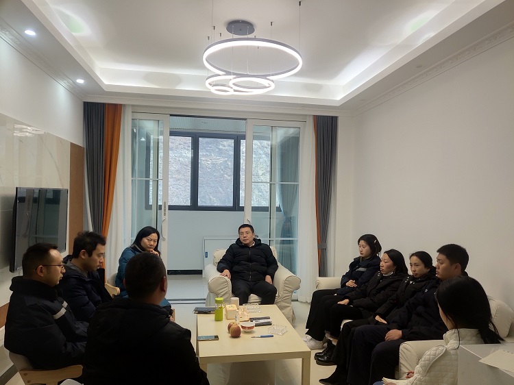 交心谈心促提升 凝心聚力促发展.jpg