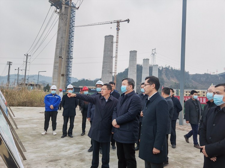 曹立軍副省長(zhǎng)調(diào)研督導(dǎo)漢巴南鐵路建設(shè)情況1.jpg
