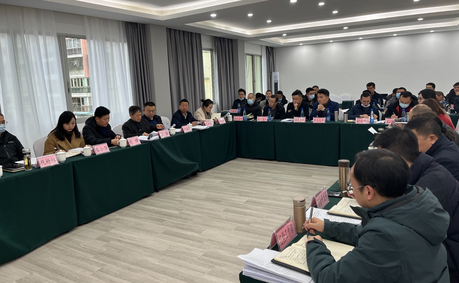 泸石公司召开2021年建设工作总结表彰会暨2022年推进会1.jpg