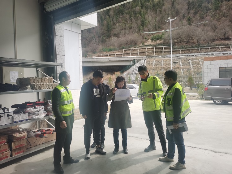 汶马公司纪委开展2022年应急物资储备突击检查.jpg