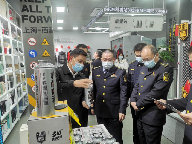 四川省交通运输综合行政执法总队（高管局）调研组一行莅临天全服务区考察调研2.png