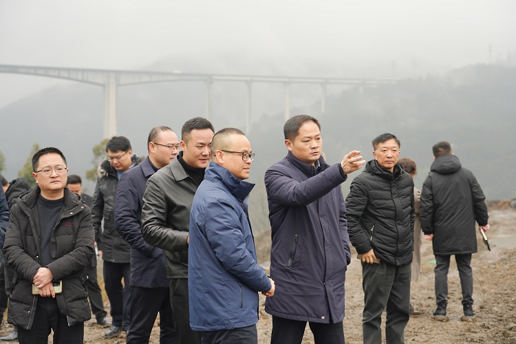 叙永县县委常委、常务副县长冯健带队到新材料（叙永）公司正东基地调研指导工作.jpg
