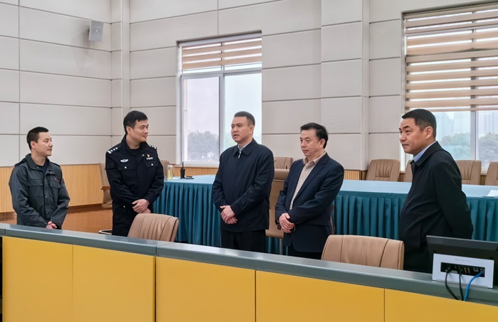 3.24+成渝公司党委书记罗祖义调研成都第二绕城高速西段1.jpg