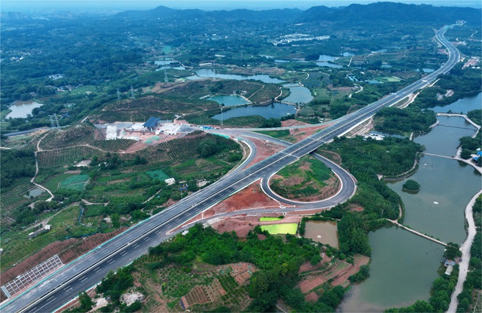 6.5+ 通车倒计时！天邛高速全线互通路面建成.jpg