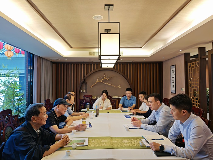 5.27+“我为乡村振兴出份力”——成渝公司组织退休老同志共话产业助农2.jpg