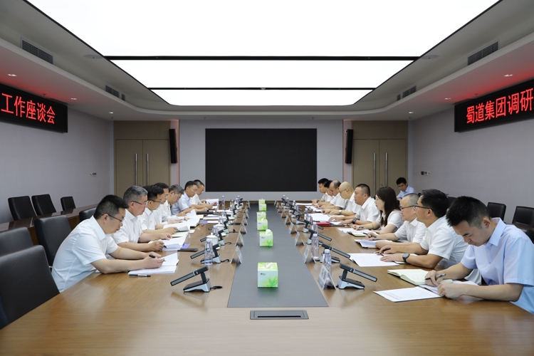 蜀道集团总工程师黄兵一行调研蜀道电气化公司.jpg