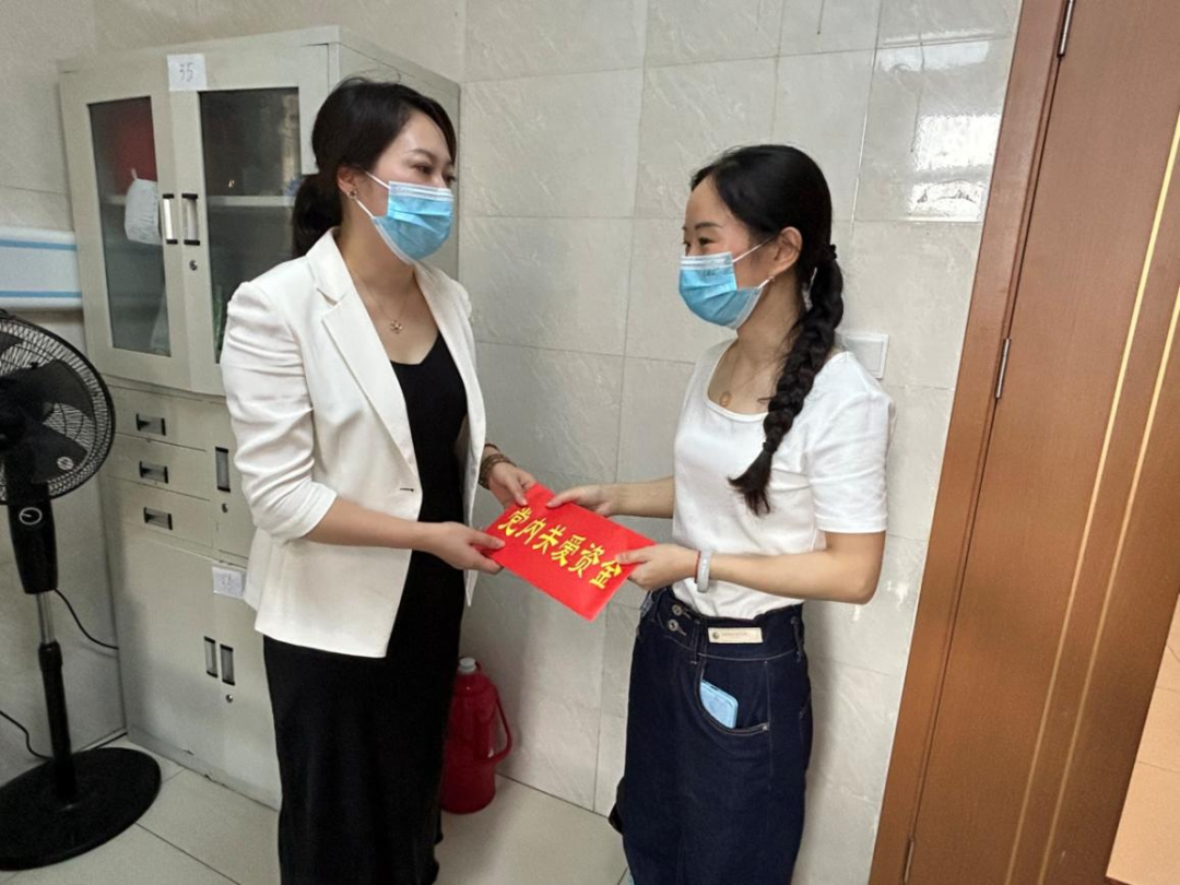 退休困难党员慰问.png