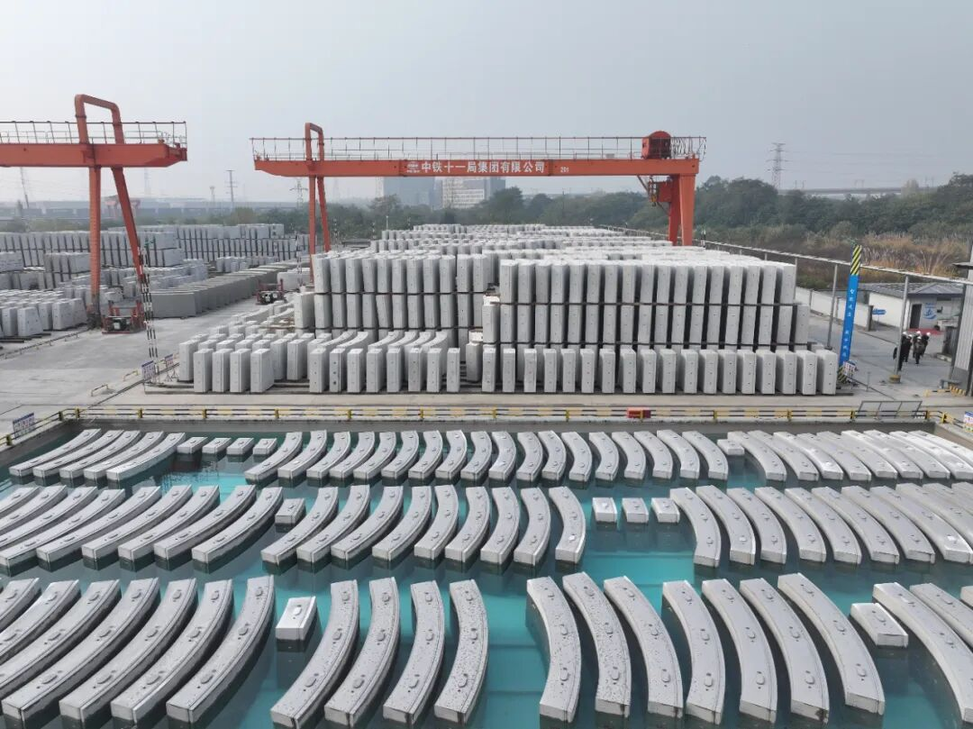 1764899115870573.png 640 (1).png