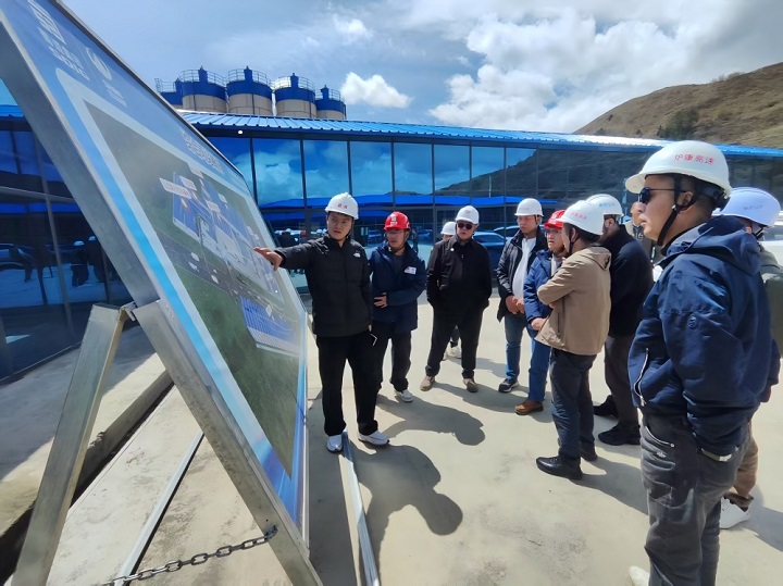 4.26-蜀道集团安全环保督察中心赴炉康高速开展汛前安全防灾重点工作调研帮扶.jpg