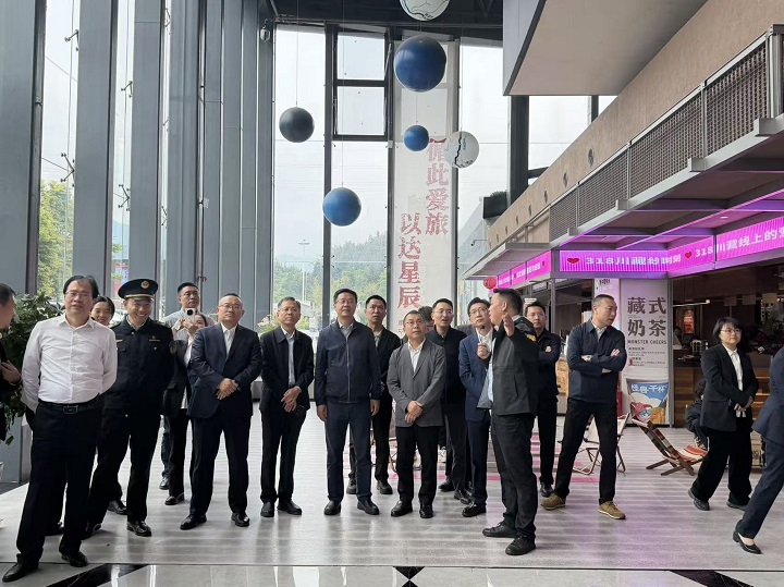2026.4.30-蜀道高速集团赴雅康高速天全服务区开展学习交流.jpg