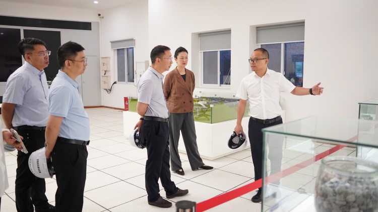 赵总调研建材经营中心(1).jpg