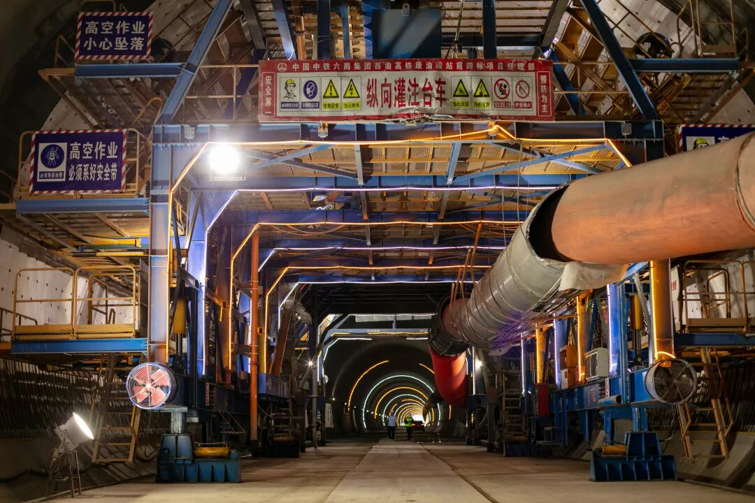 图片：西渝高铁石家梁隧道顺利贯通.png